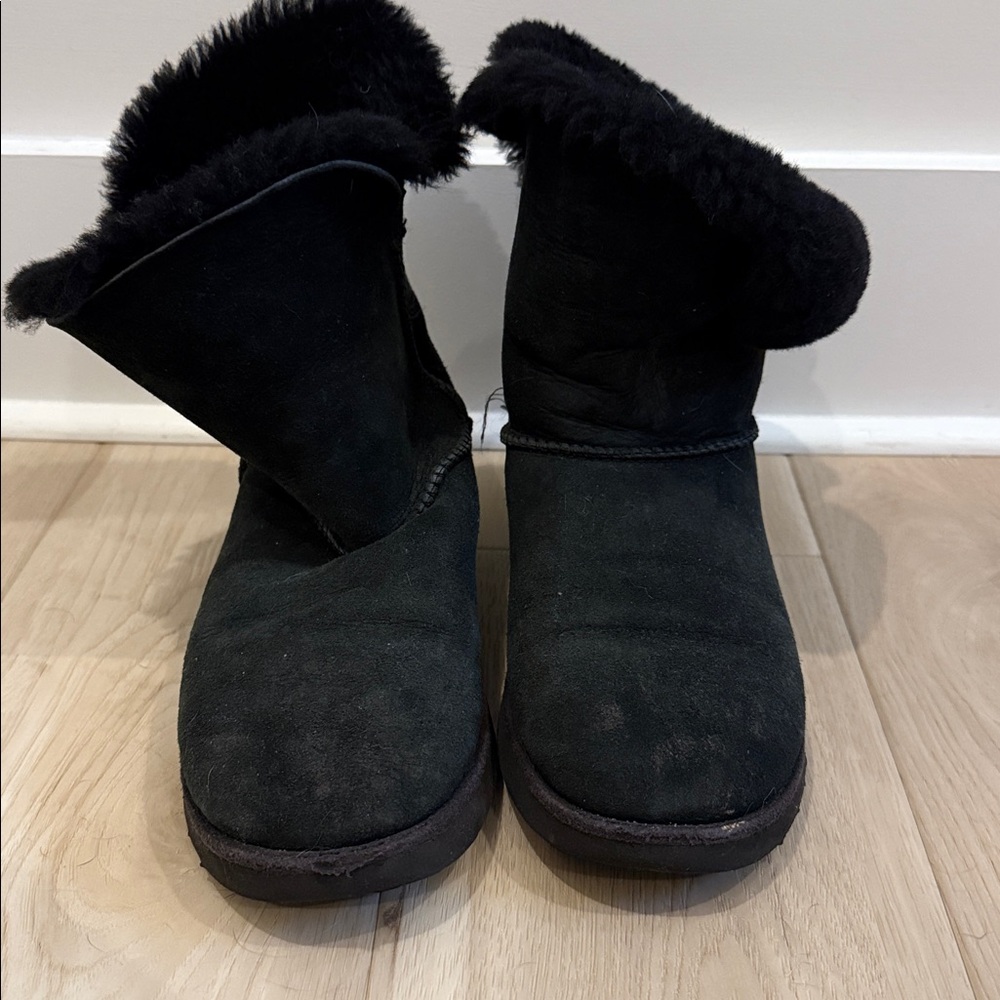 Ugg Black Shearling Boots size 9 - Picture 2 of 5